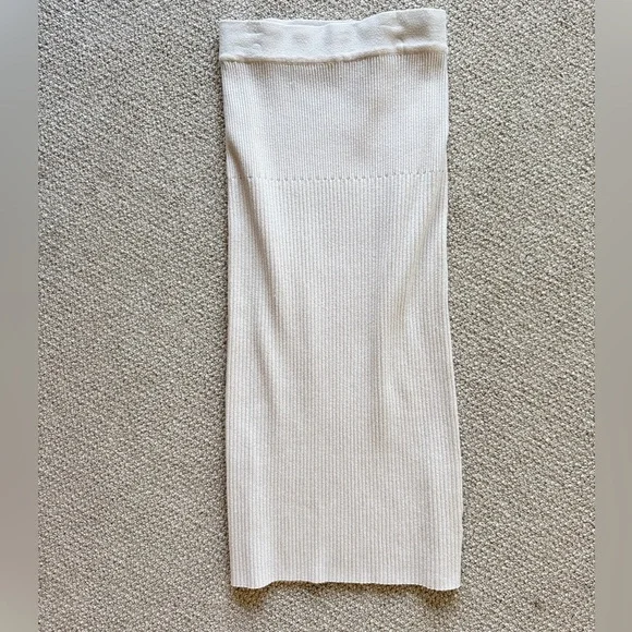 Elegant Cream Ribbed Knit Skirt - Picture 2 of 3